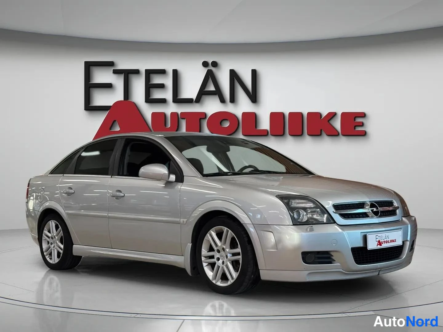 Hopea Opel Vectra 2004, etuviisto, keula oikealle, kuva 2