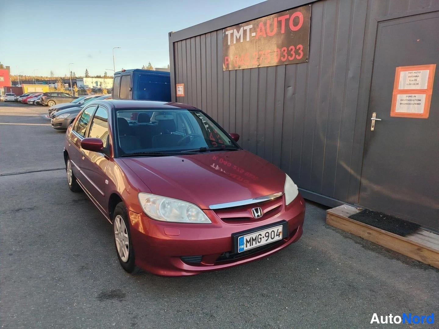 Punainen Honda Civic 2005, etuviisto, keula oikealle, kuva 2