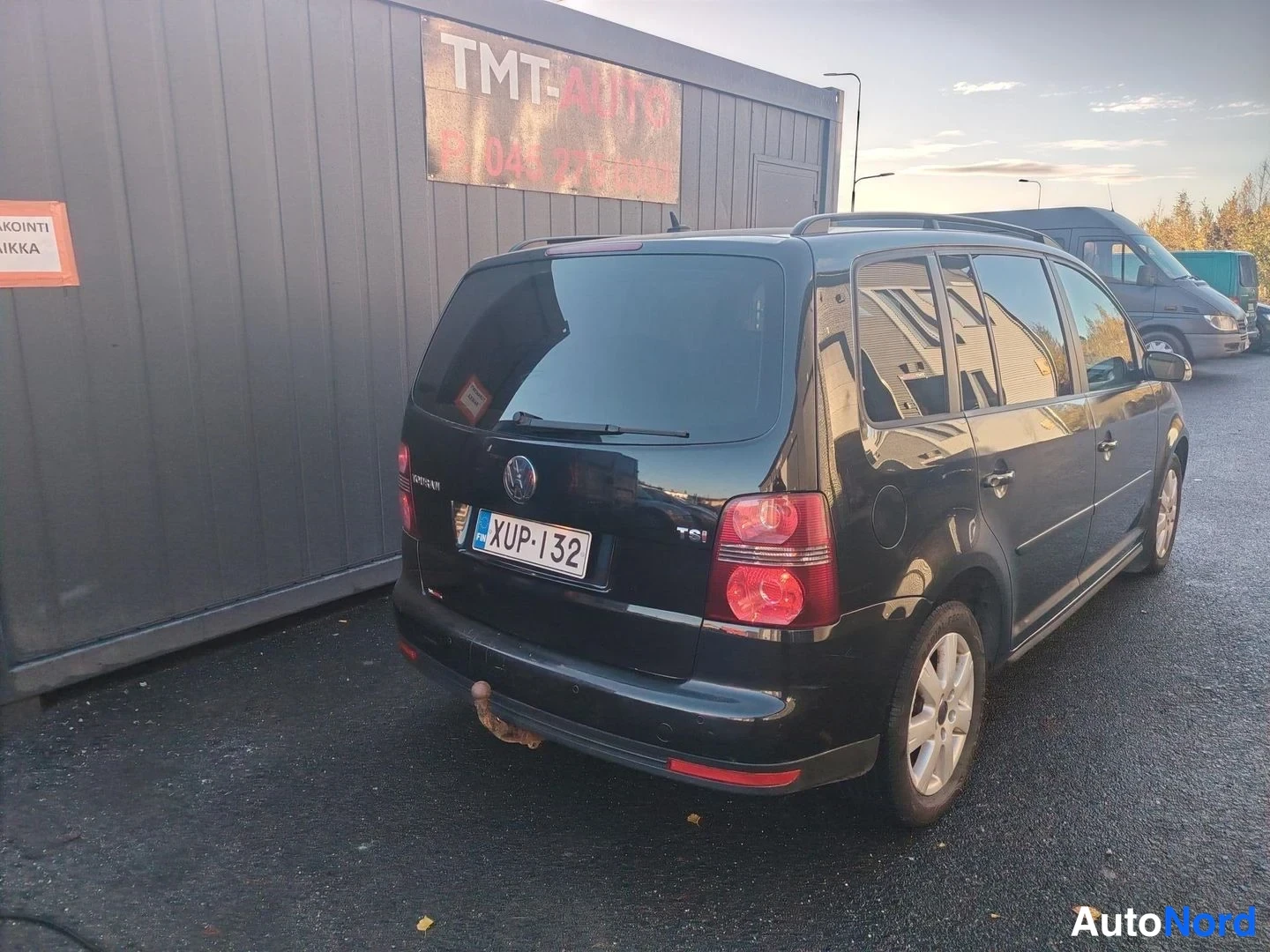 Musta Volkswagen Touran 2009, takaviisto, kuva 6