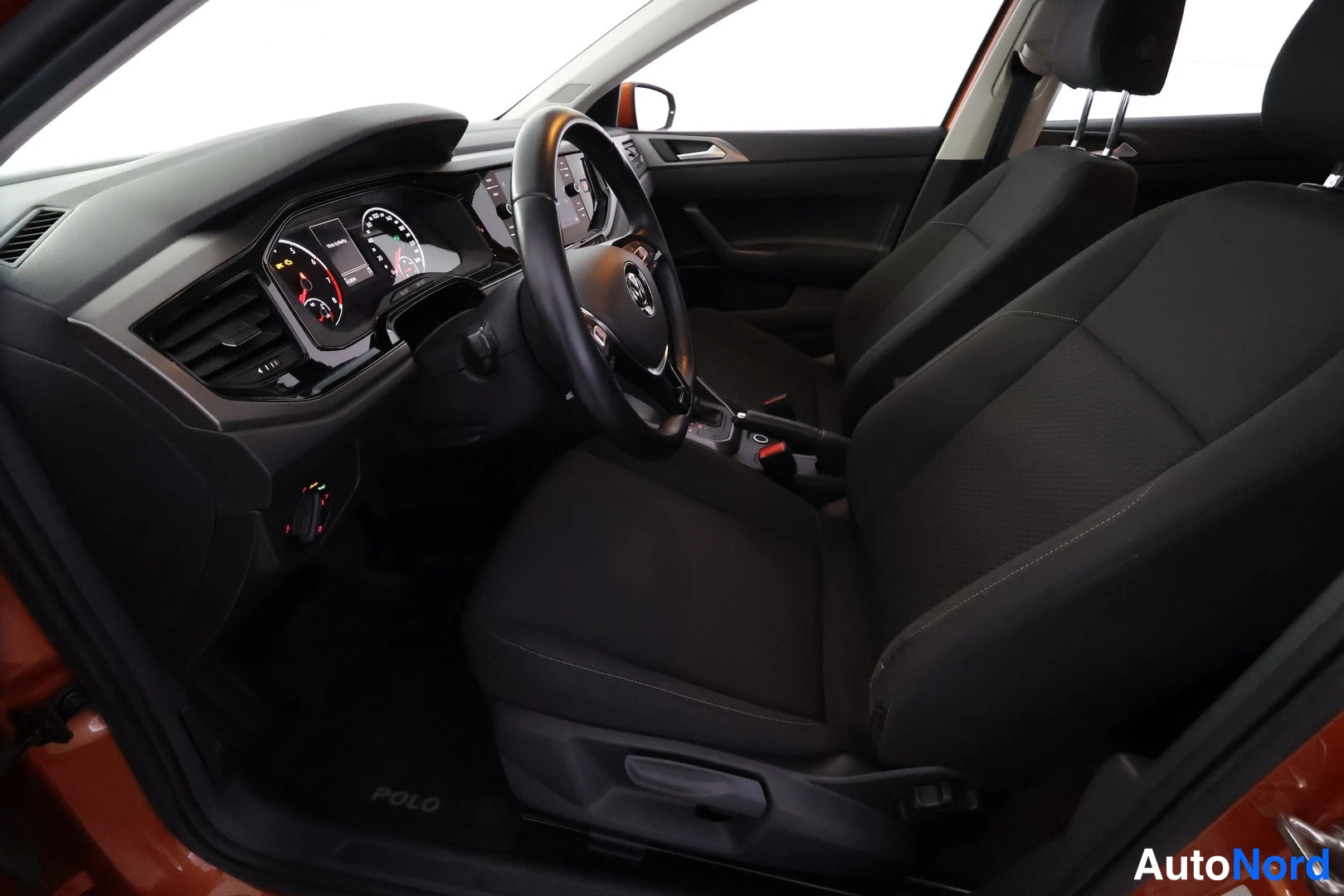 Oranssi Volkswagen Polo 2017, kuva 18