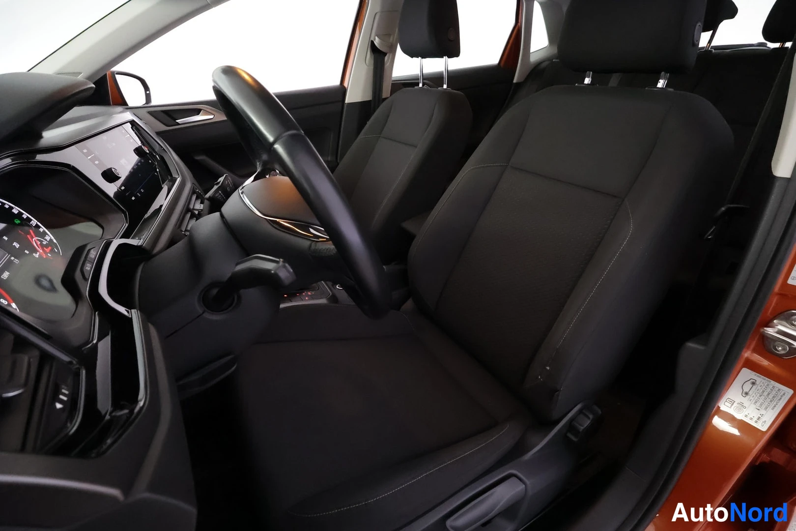 Oranssi Volkswagen Polo 2017, kuva 19