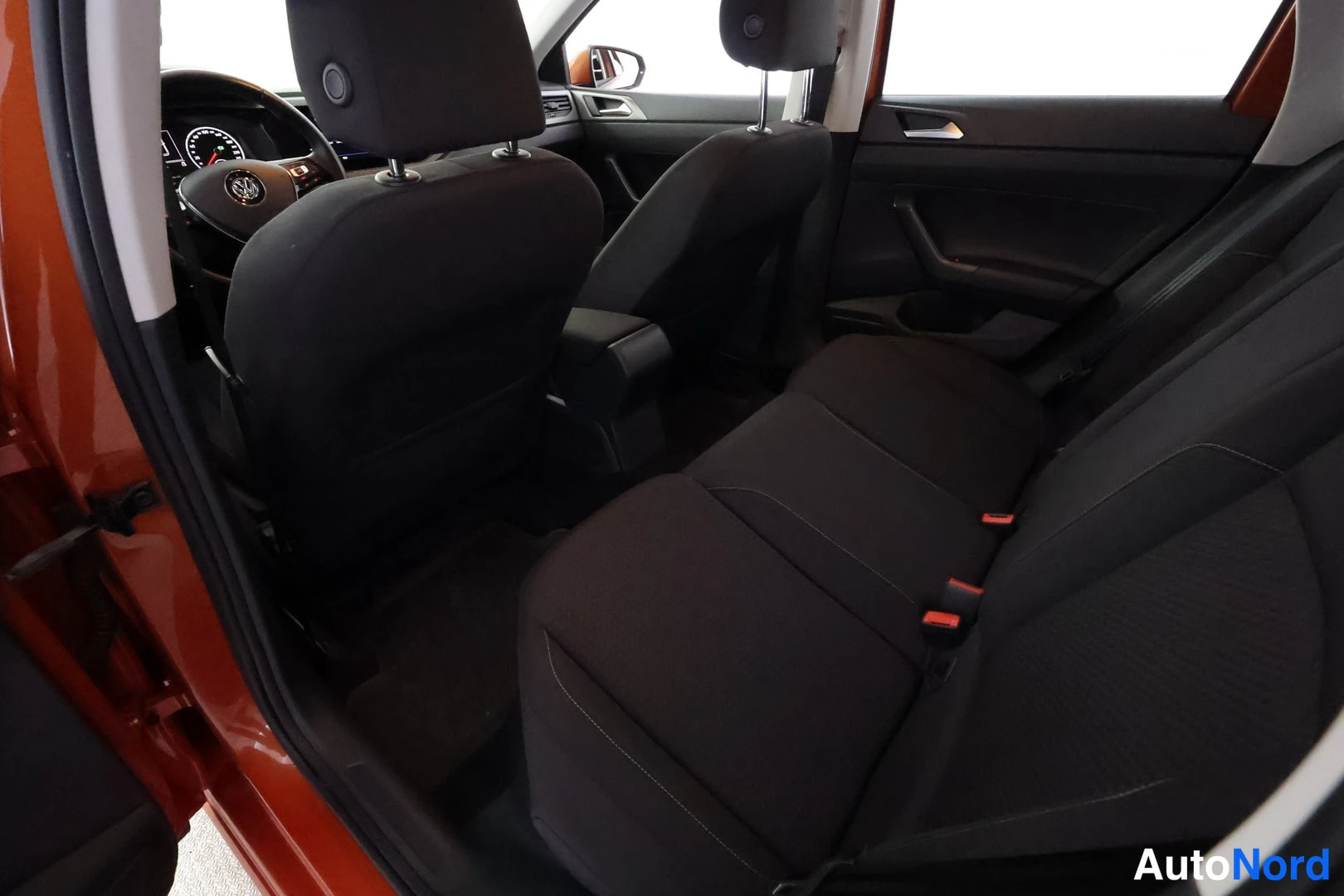 Oranssi Volkswagen Polo 2017, kuva 20