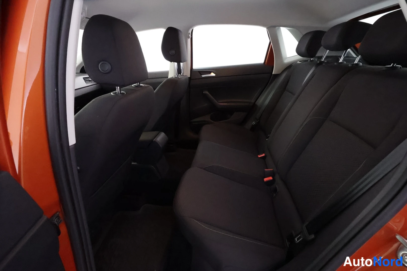 Oranssi Volkswagen Polo 2017, kuva 21