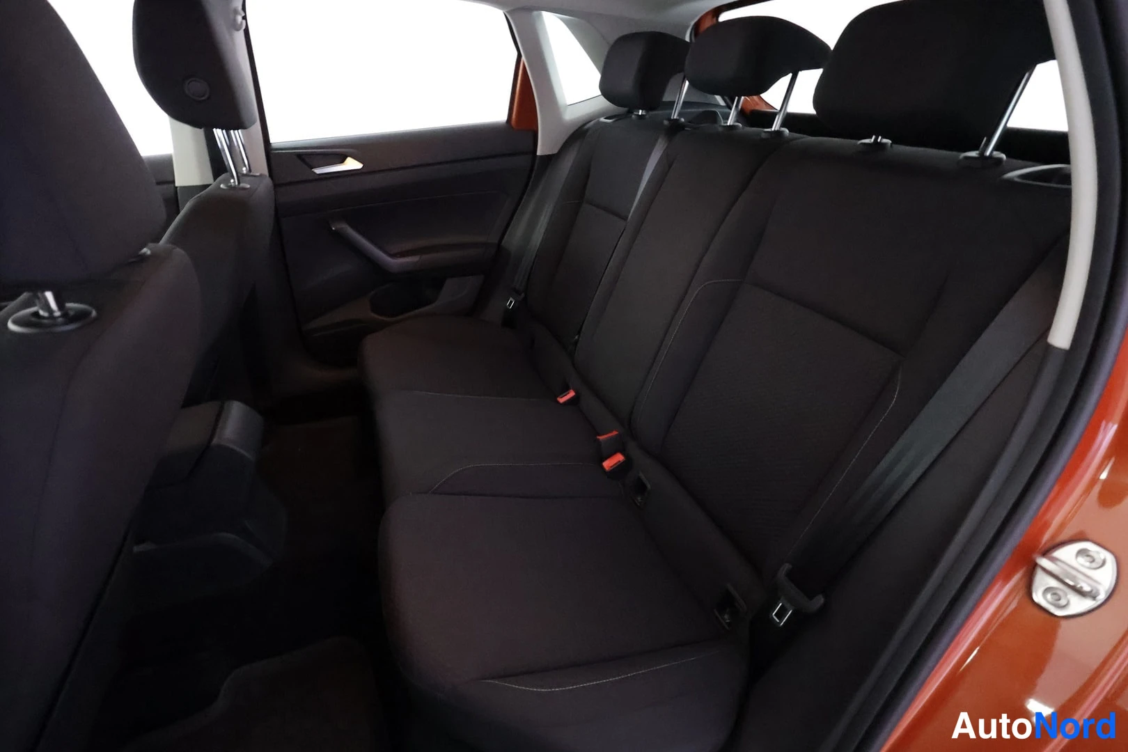 Oranssi Volkswagen Polo 2017, kuva 22