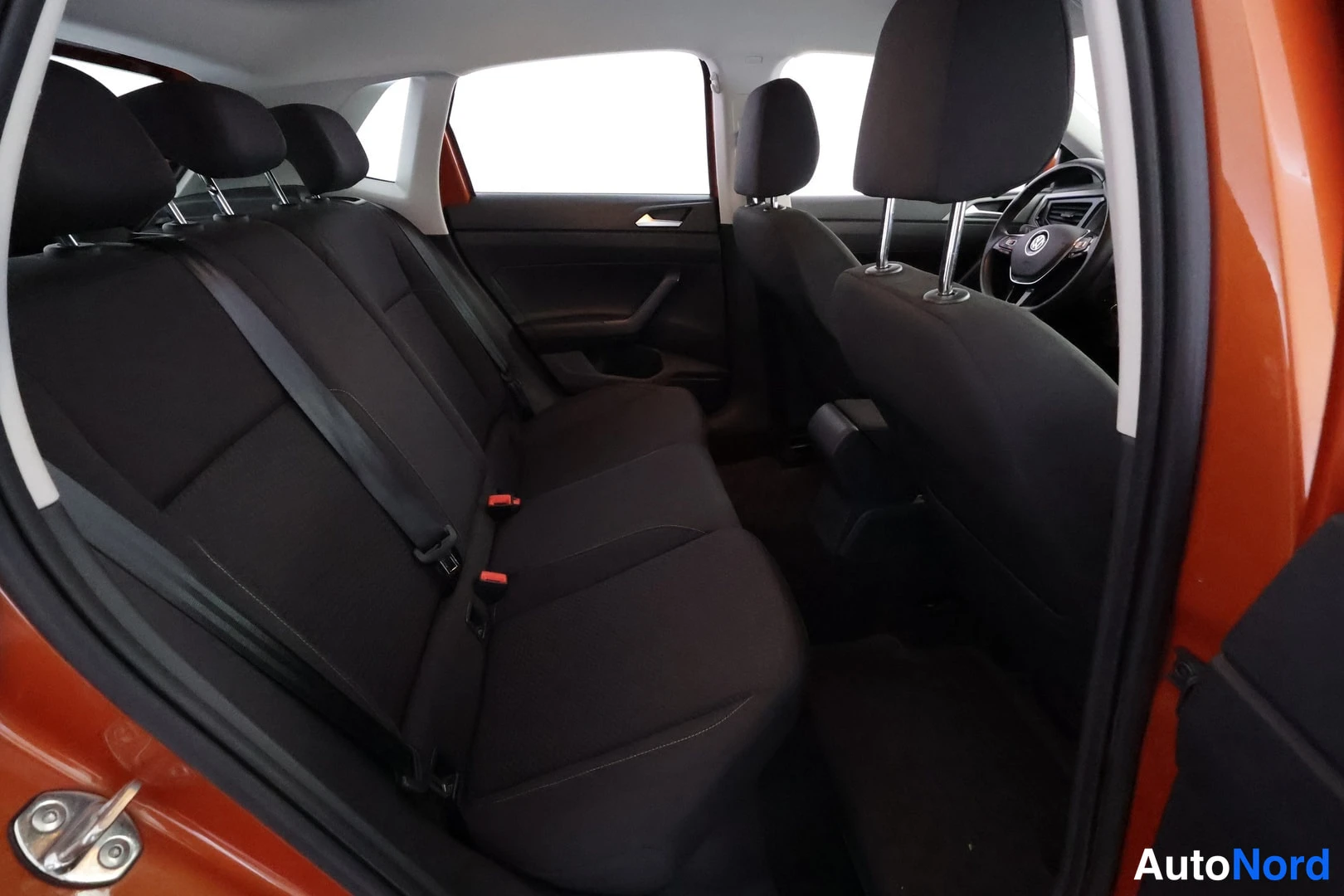 Oranssi Volkswagen Polo 2017, kuva 23
