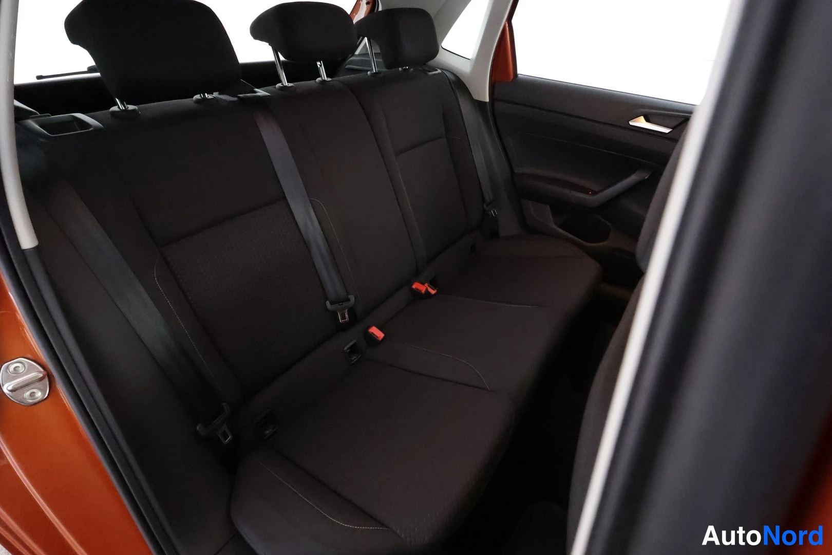 Oranssi Volkswagen Polo 2017, kuva 24