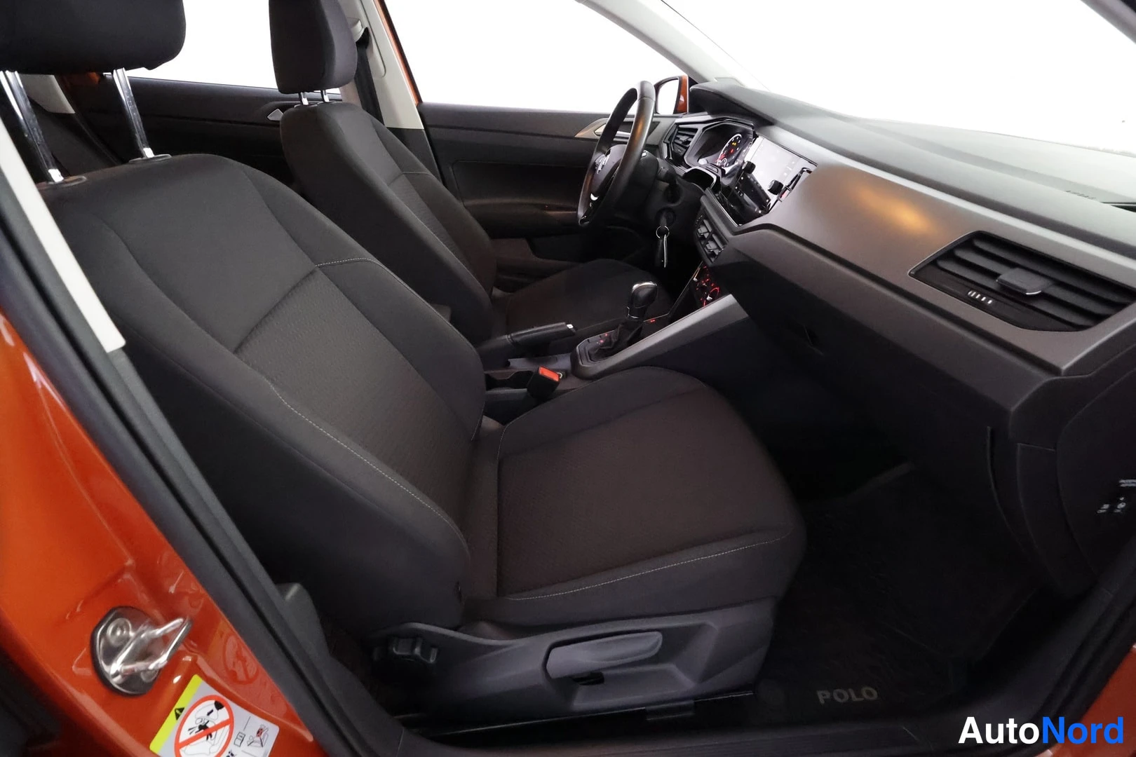 Oranssi Volkswagen Polo 2017, kuva 32
