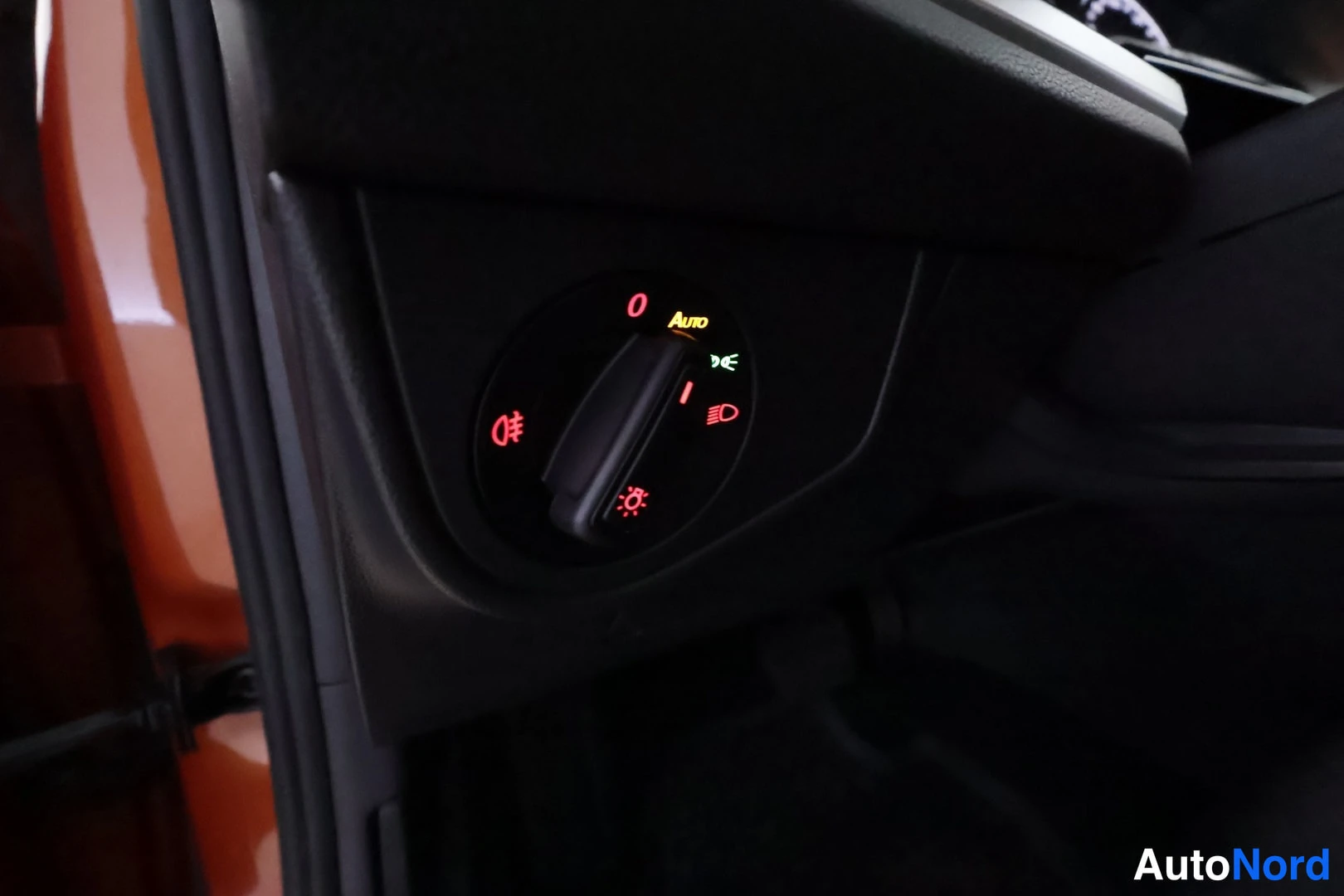 Oranssi Volkswagen Polo 2017, kuva 28