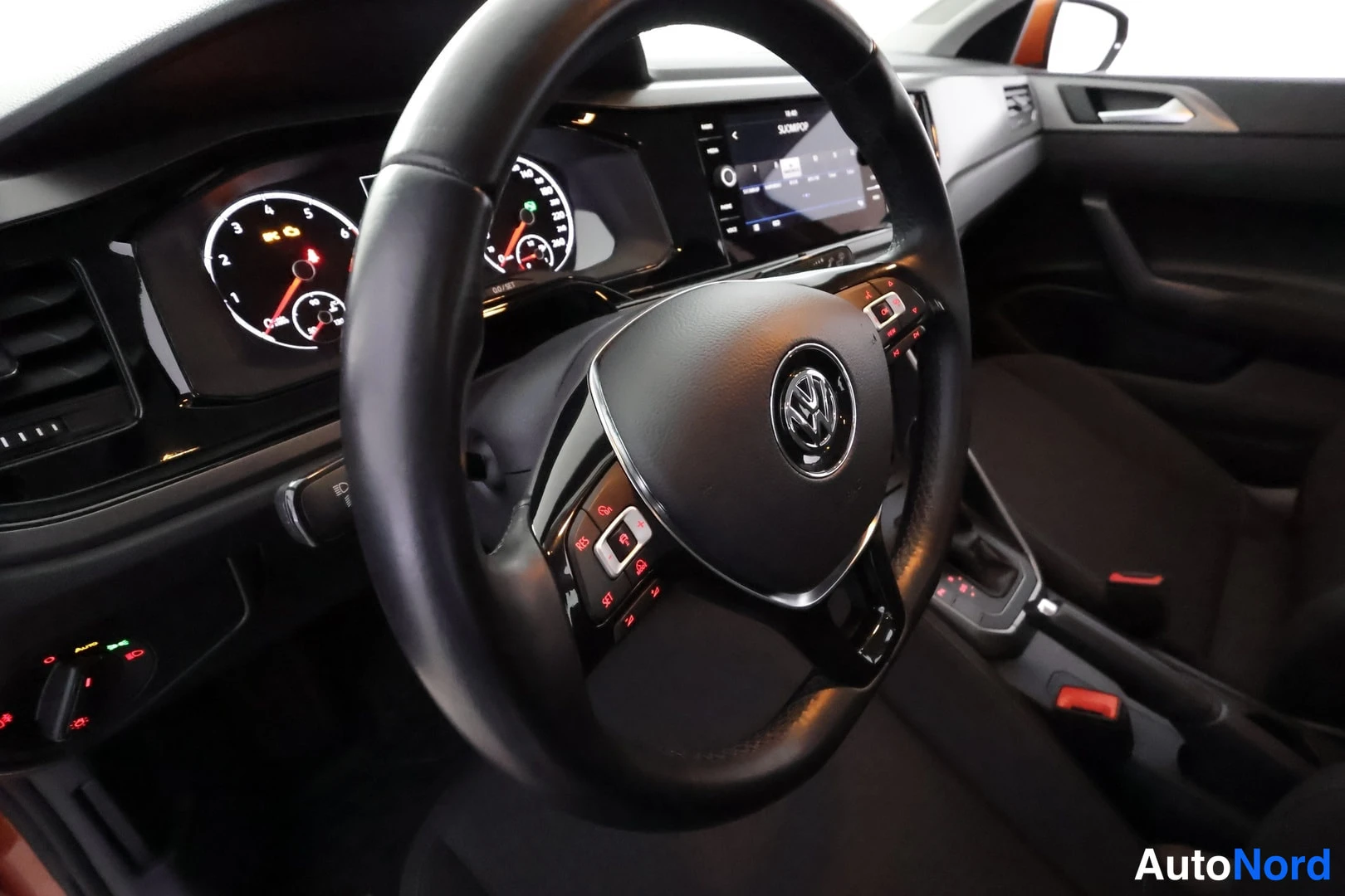 Oranssi Volkswagen Polo 2017, kuva 29