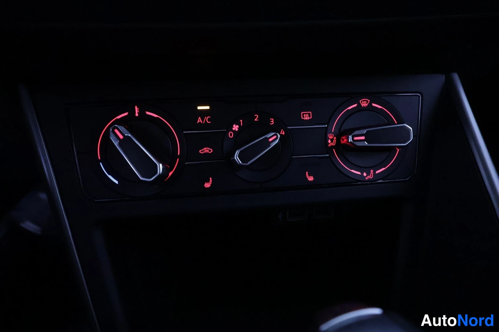 Oranssi Volkswagen Polo 2017, kuva 35