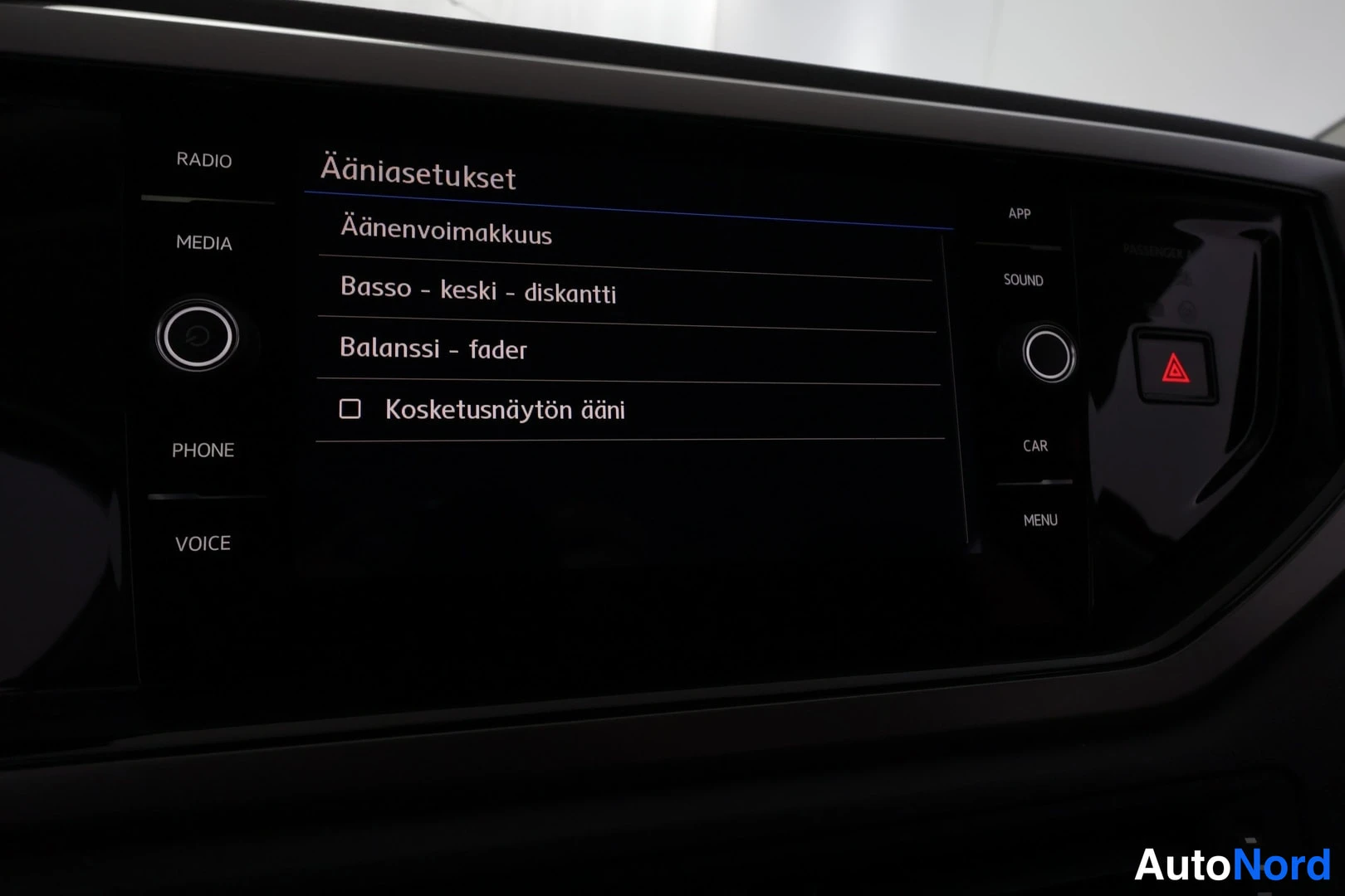 Oranssi Volkswagen Polo 2017, kuva 40