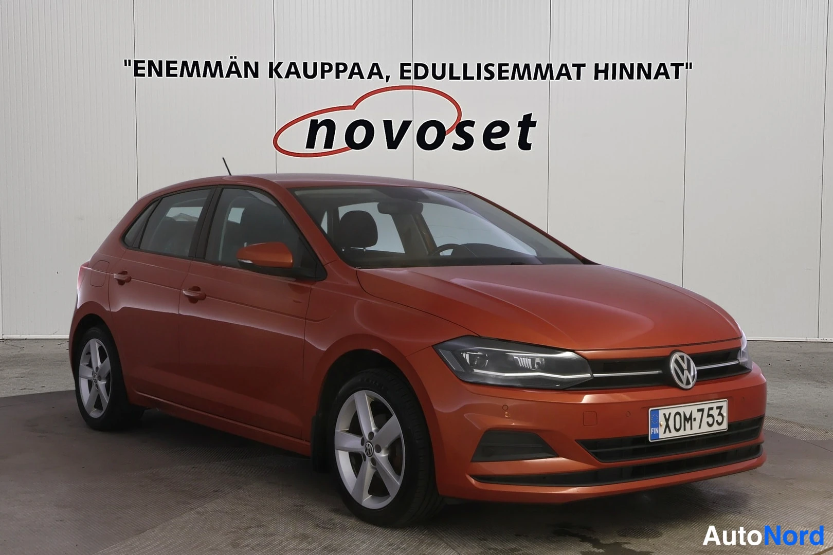 Oranssi Volkswagen Polo 2017, etuviisto, keula oikealle, kuva 2