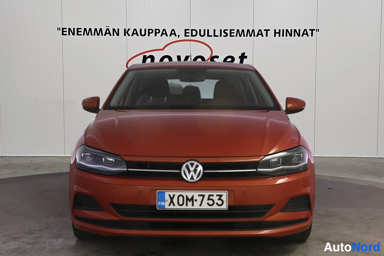 Oranssi Volkswagen Polo 2017, edestä, kuva 3