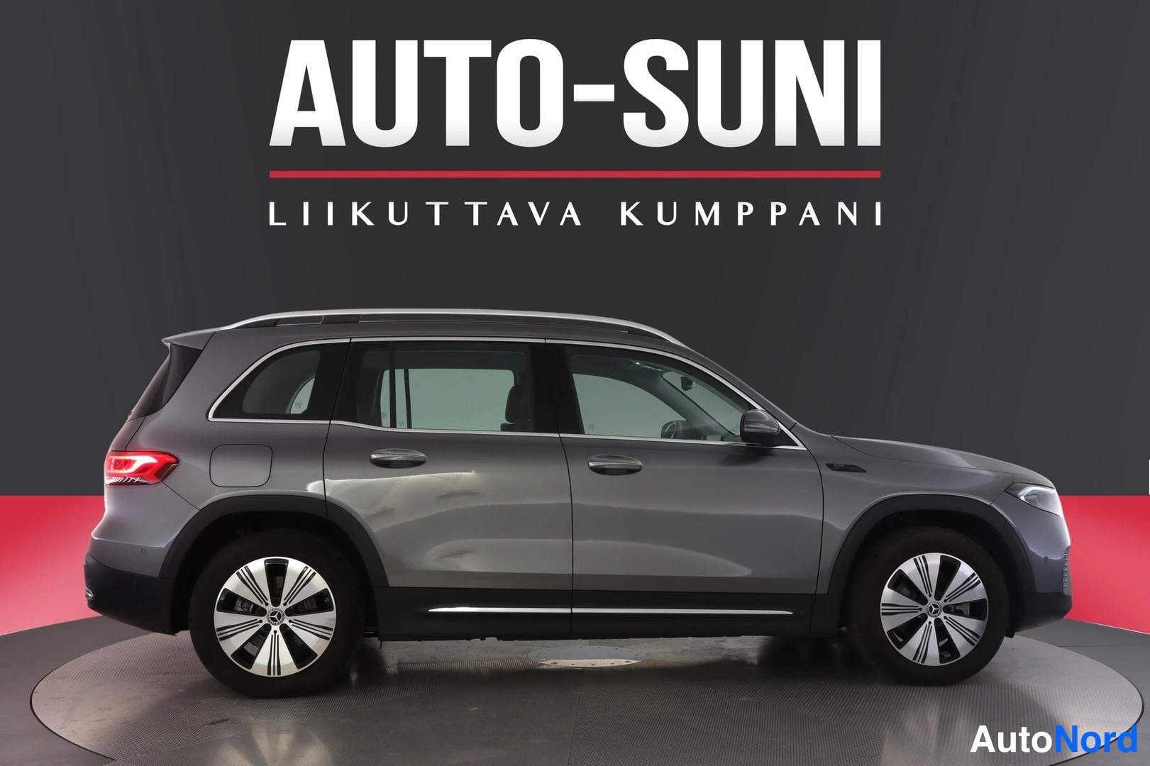 Harmaa Mercedes-Benz EQB 2022, sivulta, kuva 4