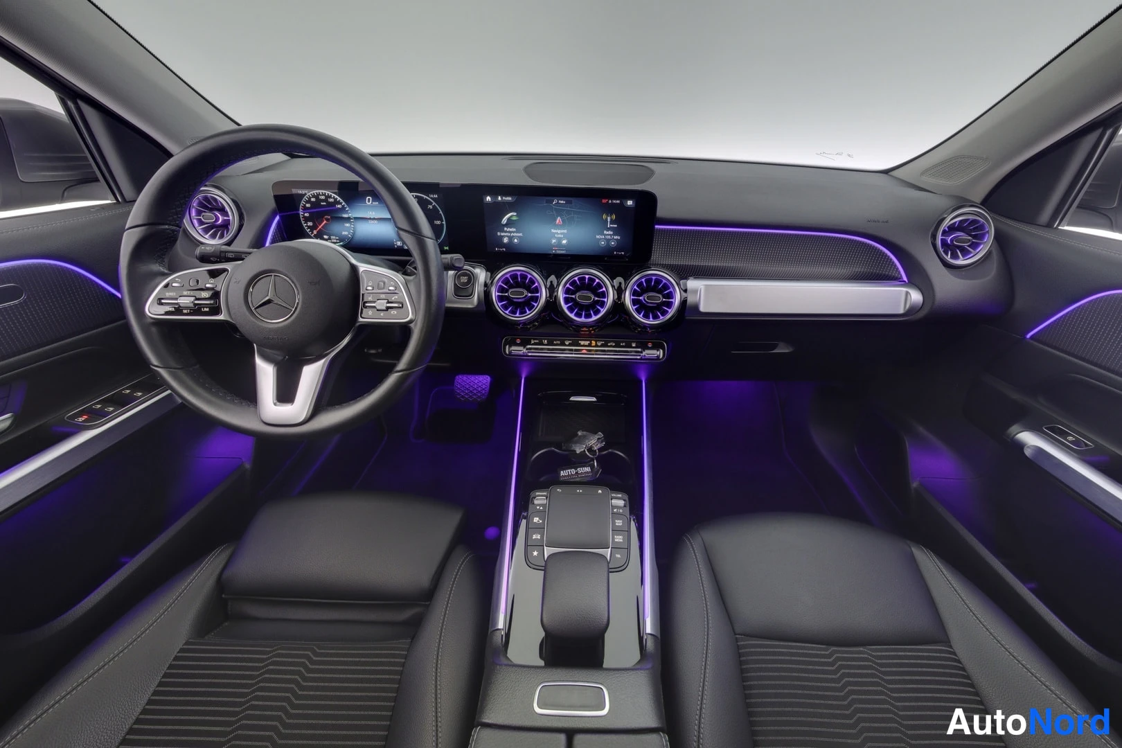 Harmaa Mercedes-Benz EQB 2022, ohjaamo, kuva 7