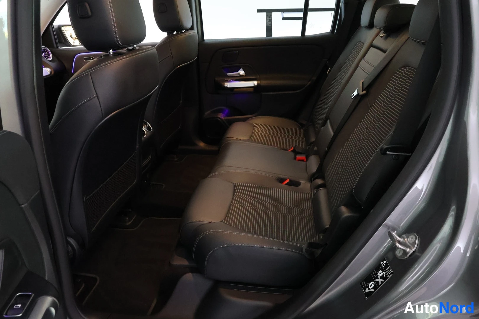 Harmaa Mercedes-Benz EQB 2022, takaistuimet, kuva 12