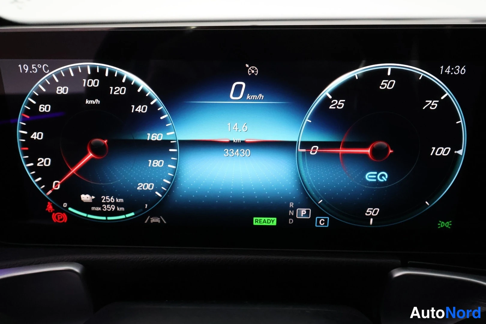 Harmaa Mercedes-Benz EQB 2022, yksityiskohta, kuva 14