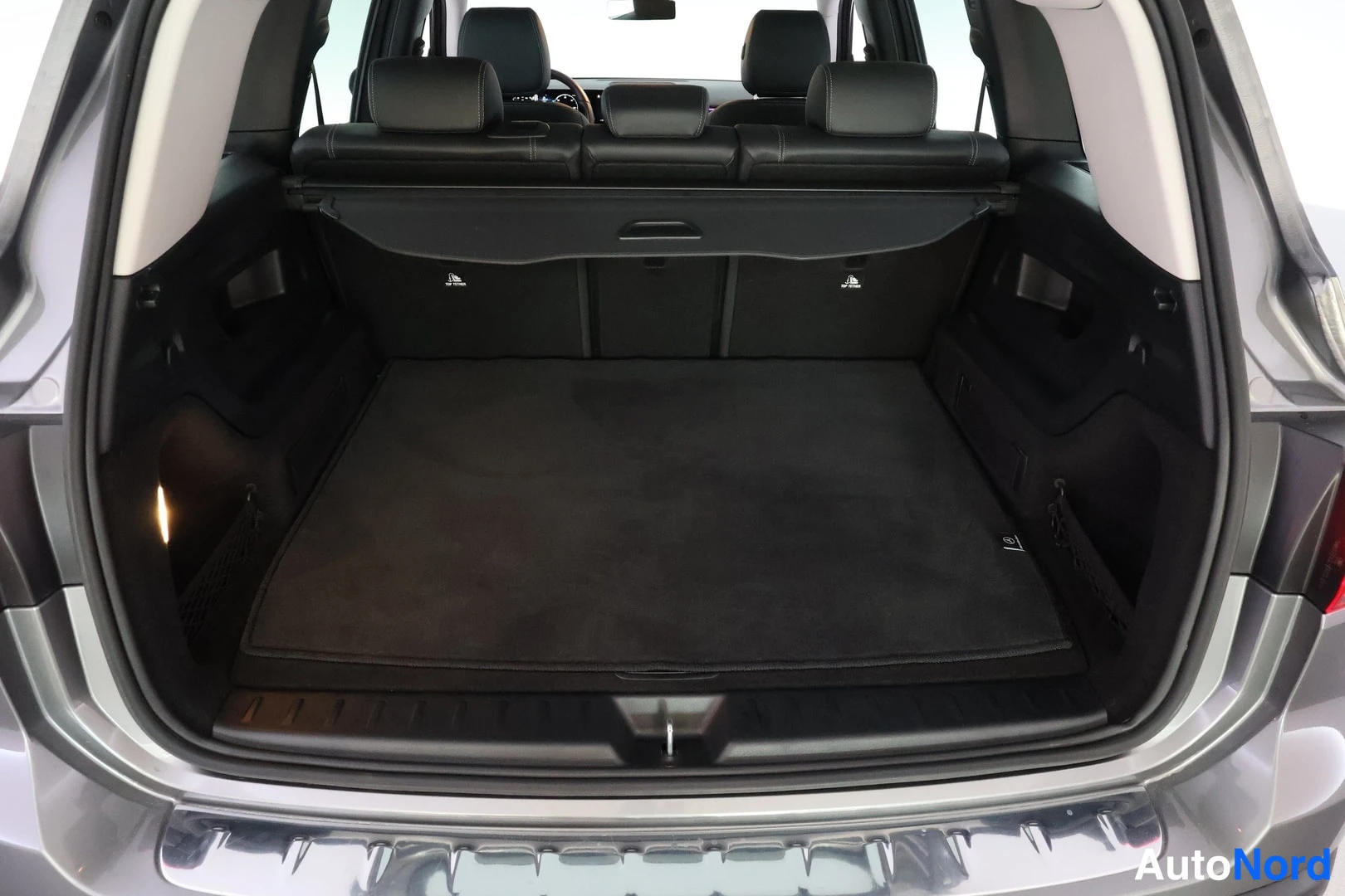 Harmaa Mercedes-Benz EQB 2022, tavaratila, kuva 13