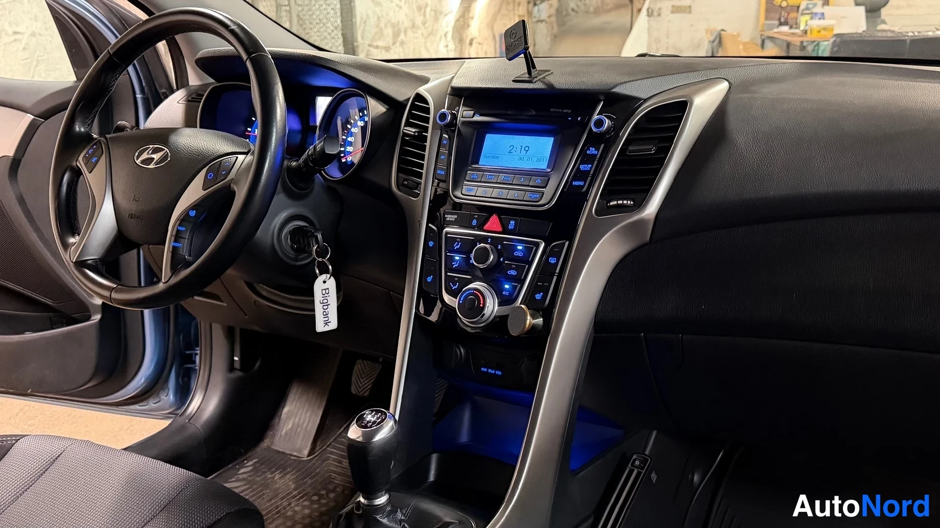 Sininen Hyundai i30 2013, ohjaamo, kuva 13