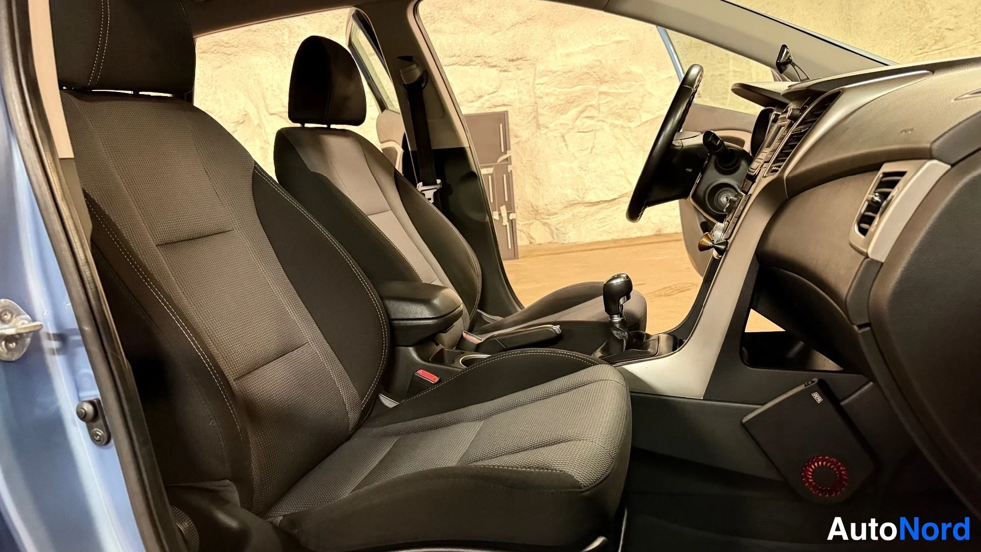 Sininen Hyundai i30 2013, etuistuimet, kuva 17