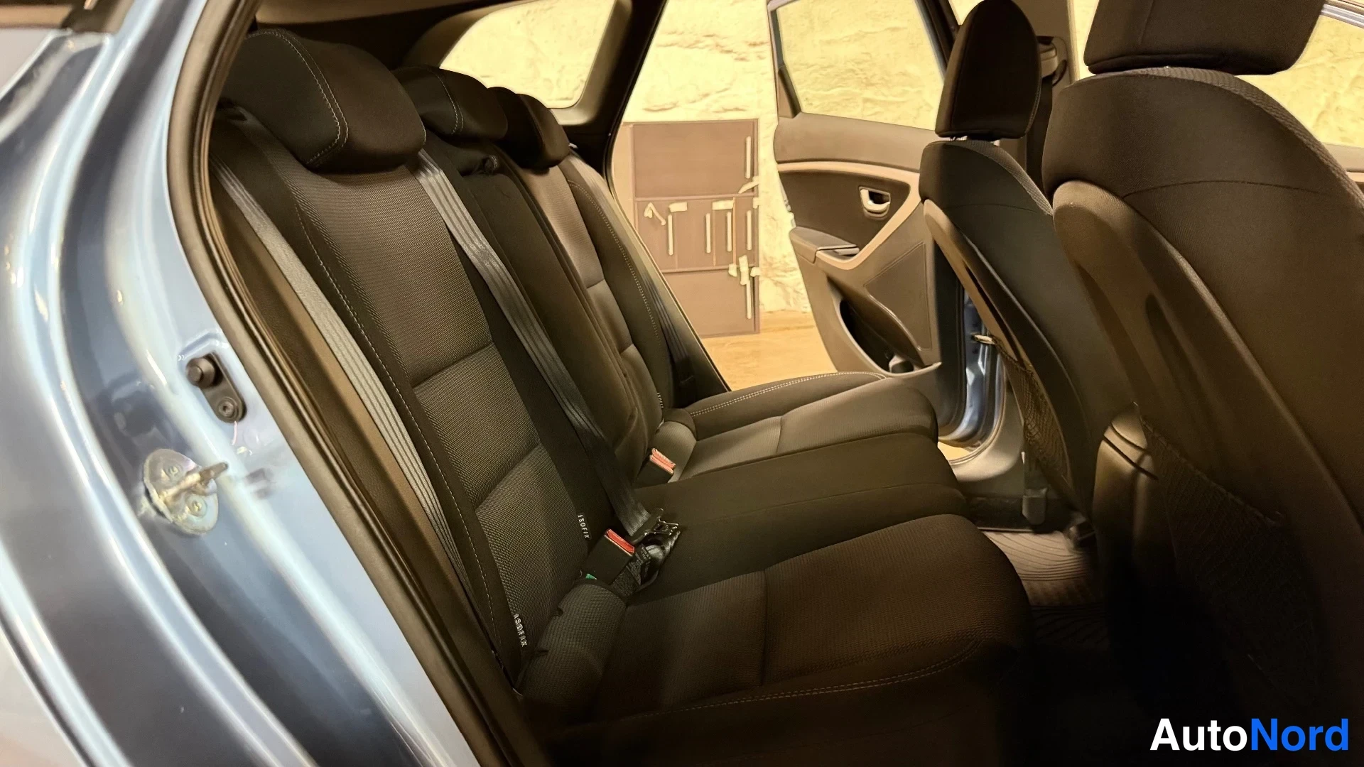 Sininen Hyundai i30 2013, takaistuimet, kuva 18