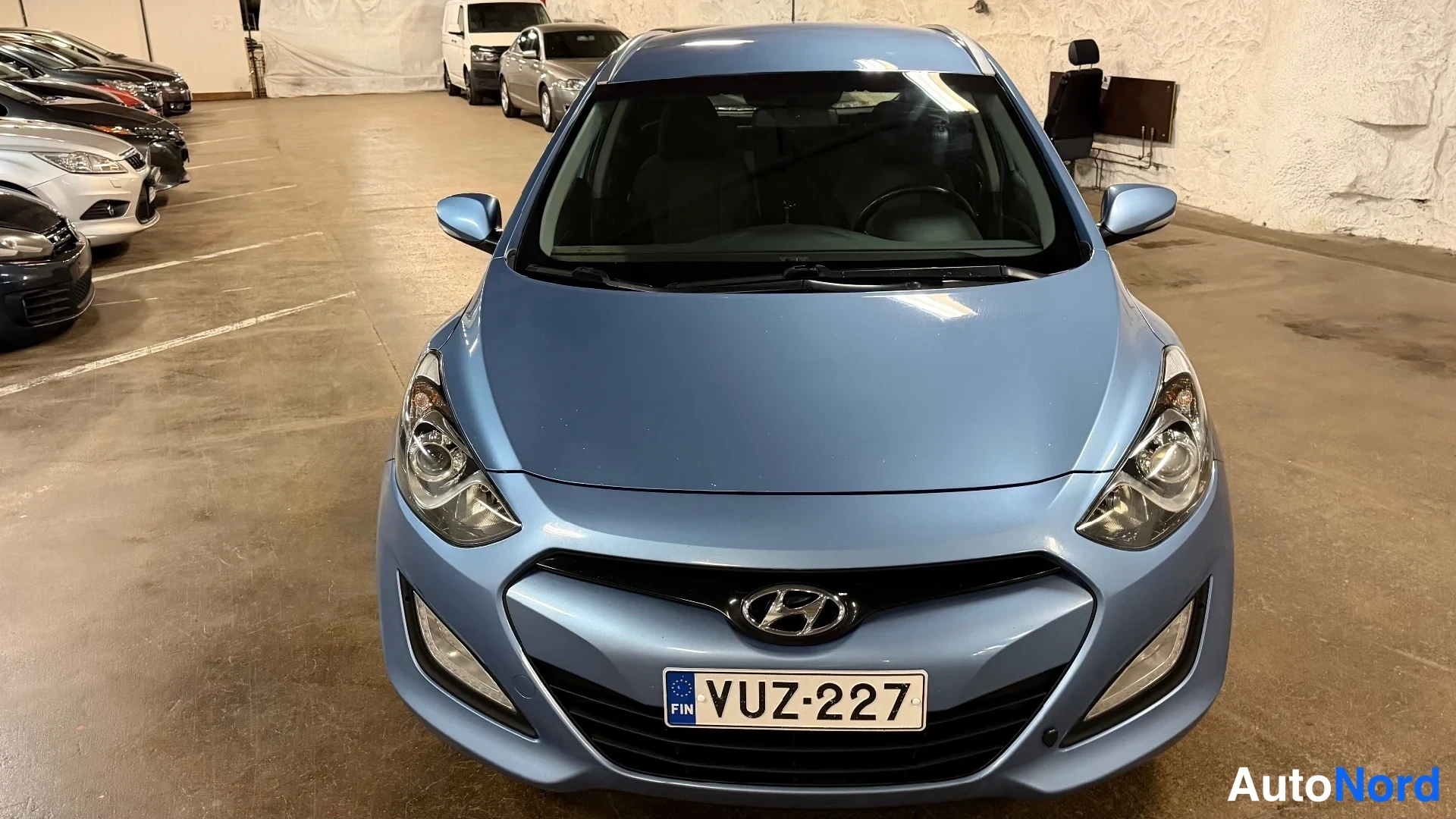 Sininen Hyundai i30 2013, edestä, kuva 6