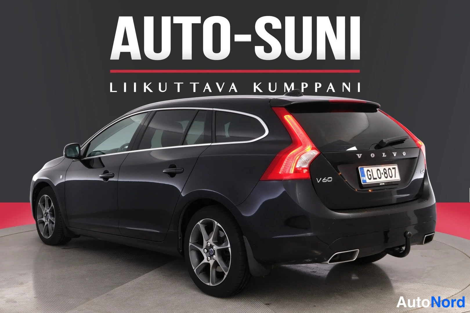 Musta Volvo V60 2015, takaviisto, kuva 6