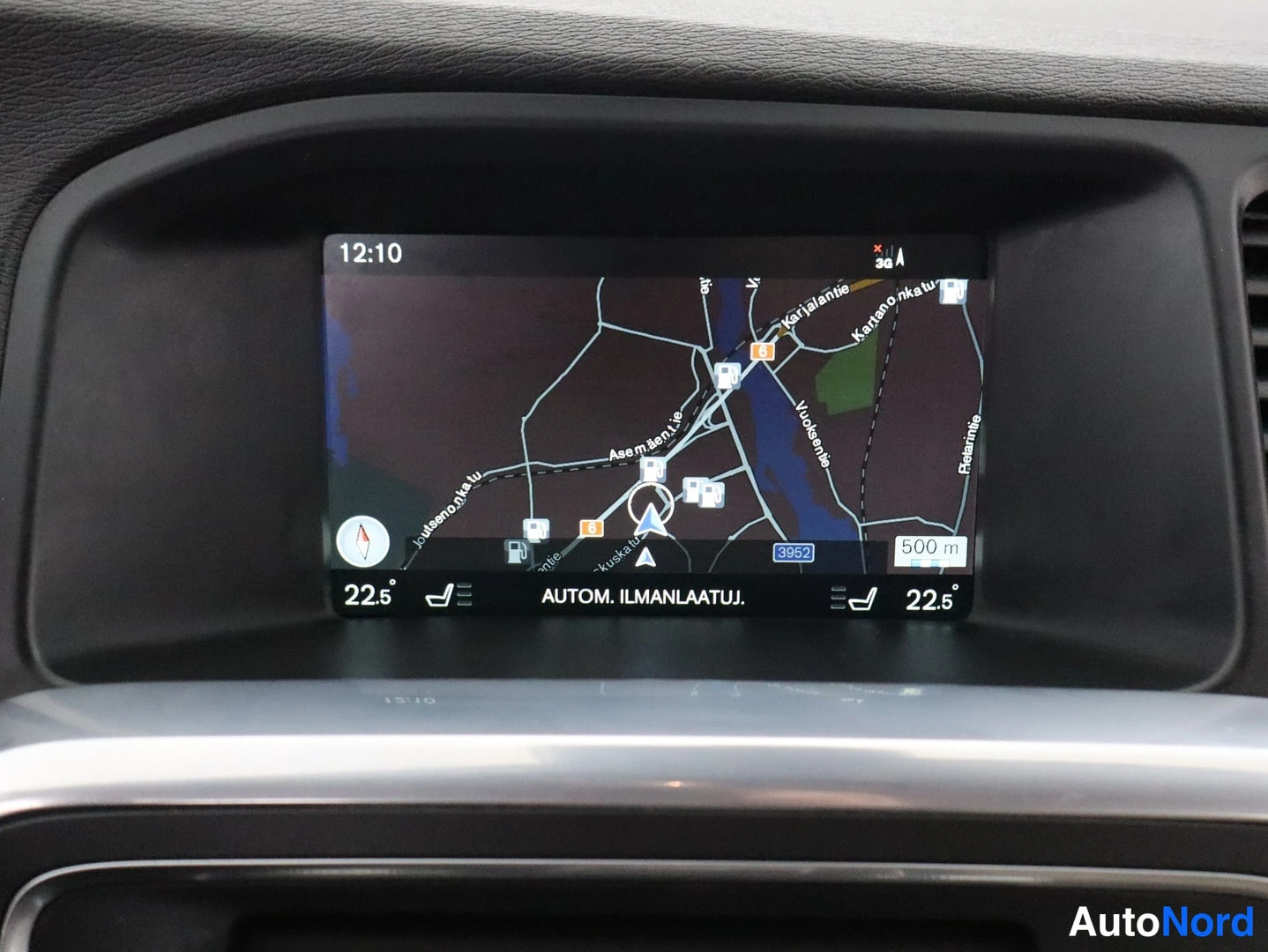 Musta Volvo V60 2015, yksityiskohta, kuva 21