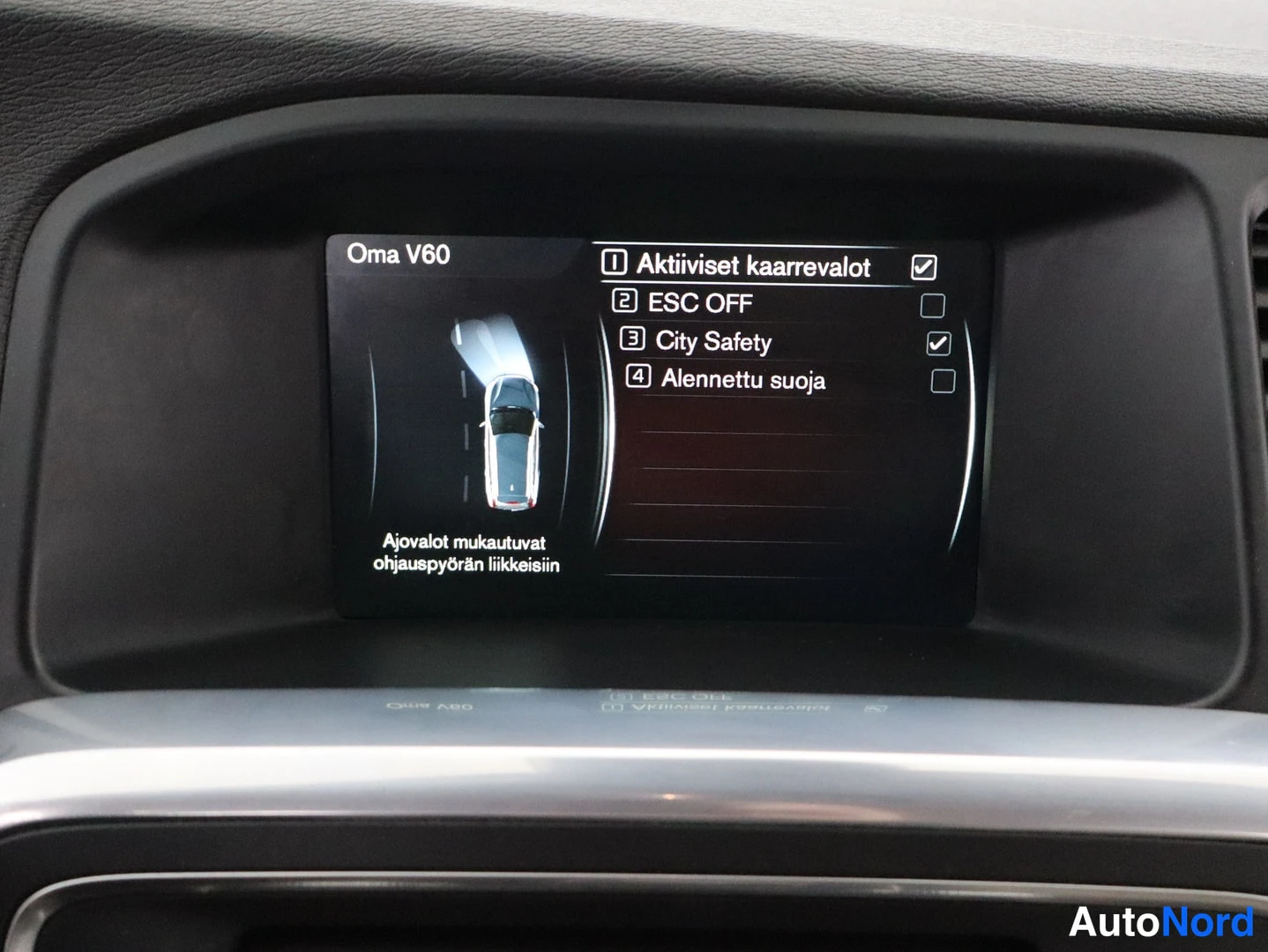 Musta Volvo V60 2015, yksityiskohta, kuva 23