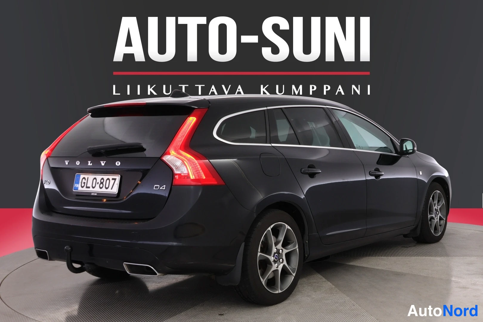 Musta Volvo V60 2015, takaviisto, kuva 5