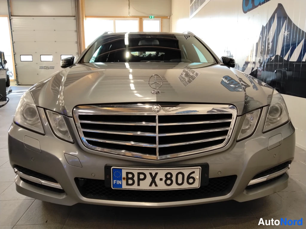 Hopea Mercedes-Benz E 2012, edestä, kuva 4