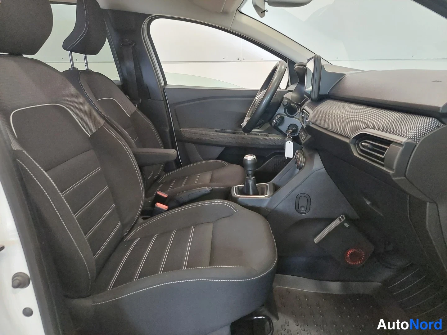 Valkoinen Dacia Jogger 2022, ohjaamo, kuva 18
