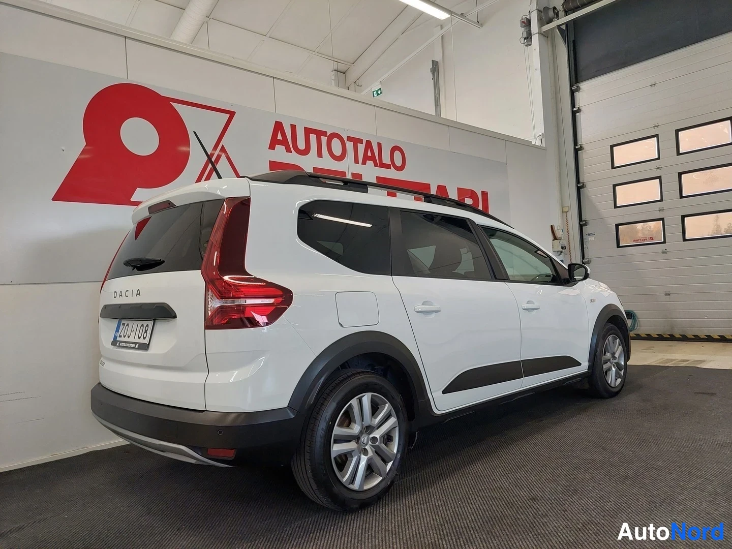 Valkoinen Dacia Jogger 2022, takaviisto, kuva 13