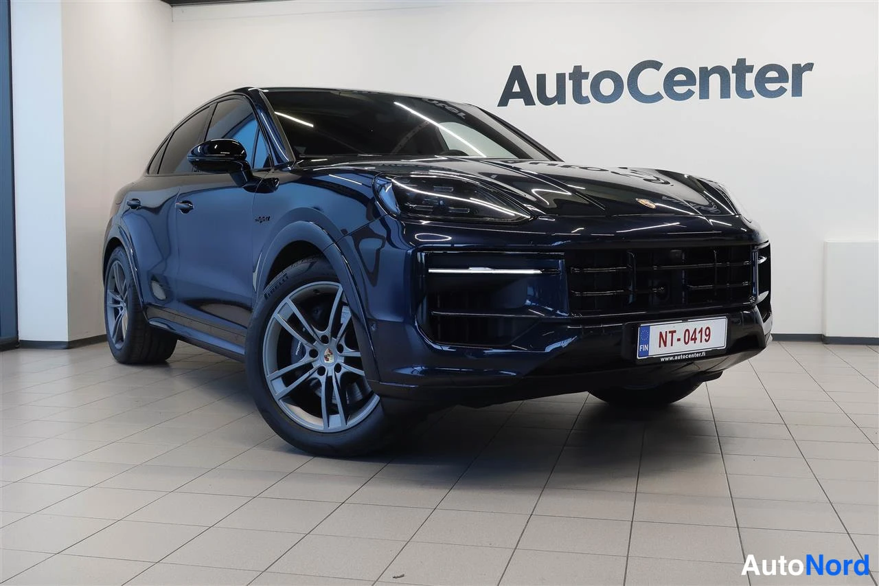 Sininen Porsche Cayenne 2024, etuviisto, keula oikealle, kuva 4