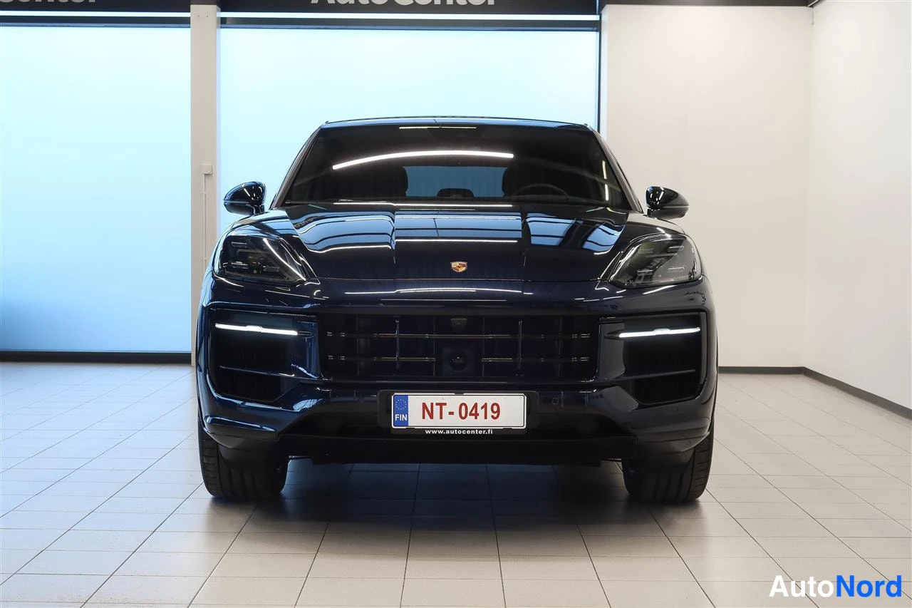 Sininen Porsche Cayenne 2024, edestä, kuva 9