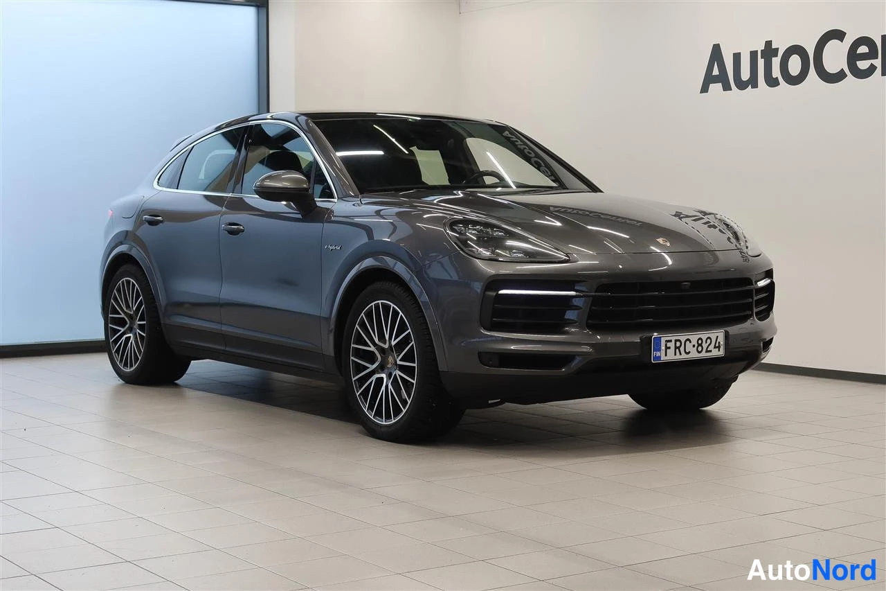 Harmaa Porsche Cayenne 2021, etuviisto, keula oikealle, kuva 5