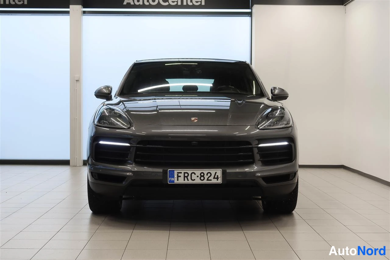 Harmaa Porsche Cayenne 2021, edestä, kuva 8