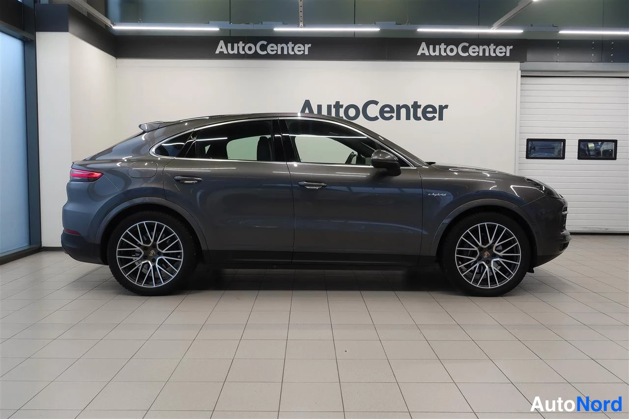 Harmaa Porsche Cayenne 2021, sivulta, kuva 11