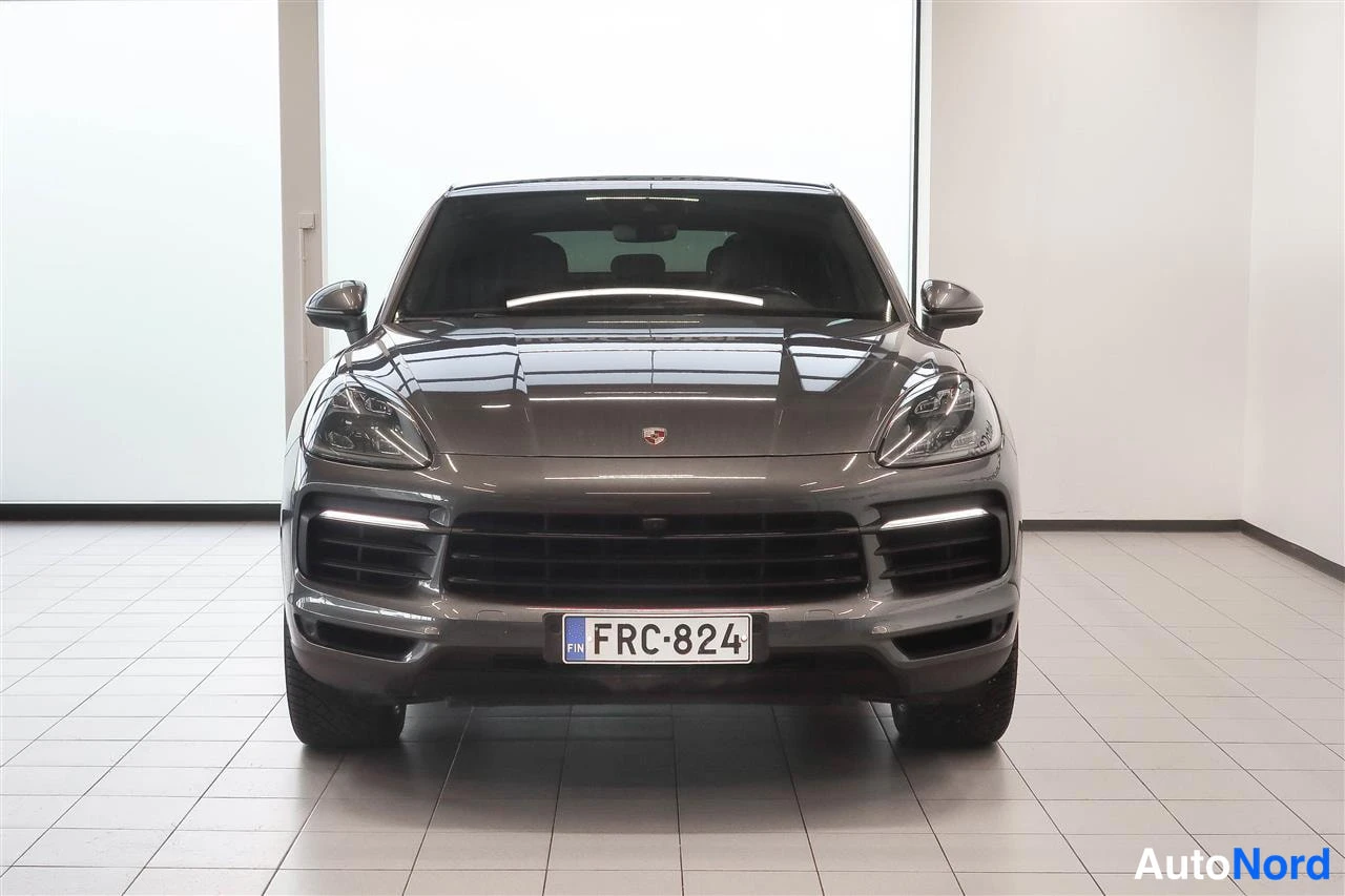 Harmaa Porsche Cayenne 2021, edestä, kuva 7