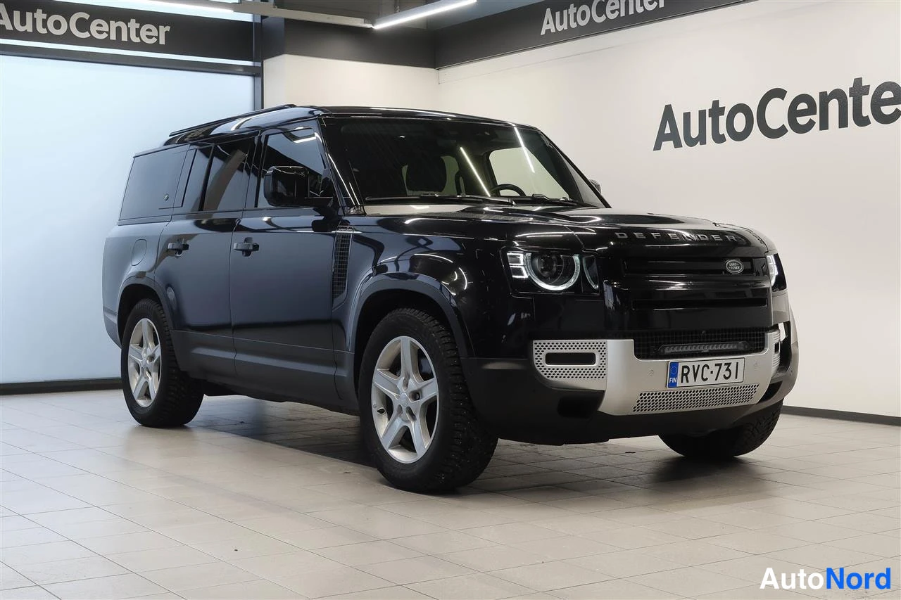 Harmaa Land Rover Defender 2024, etuviisto, keula oikealle, kuva 4