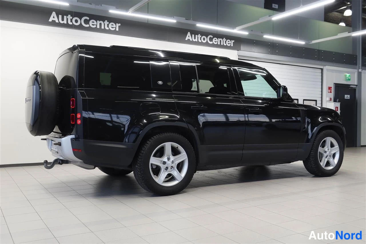 Harmaa Land Rover Defender 2024, takaviisto, kuva 13