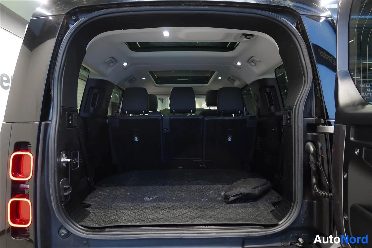 Harmaa Land Rover Defender 2024, tavaratila, kuva 15