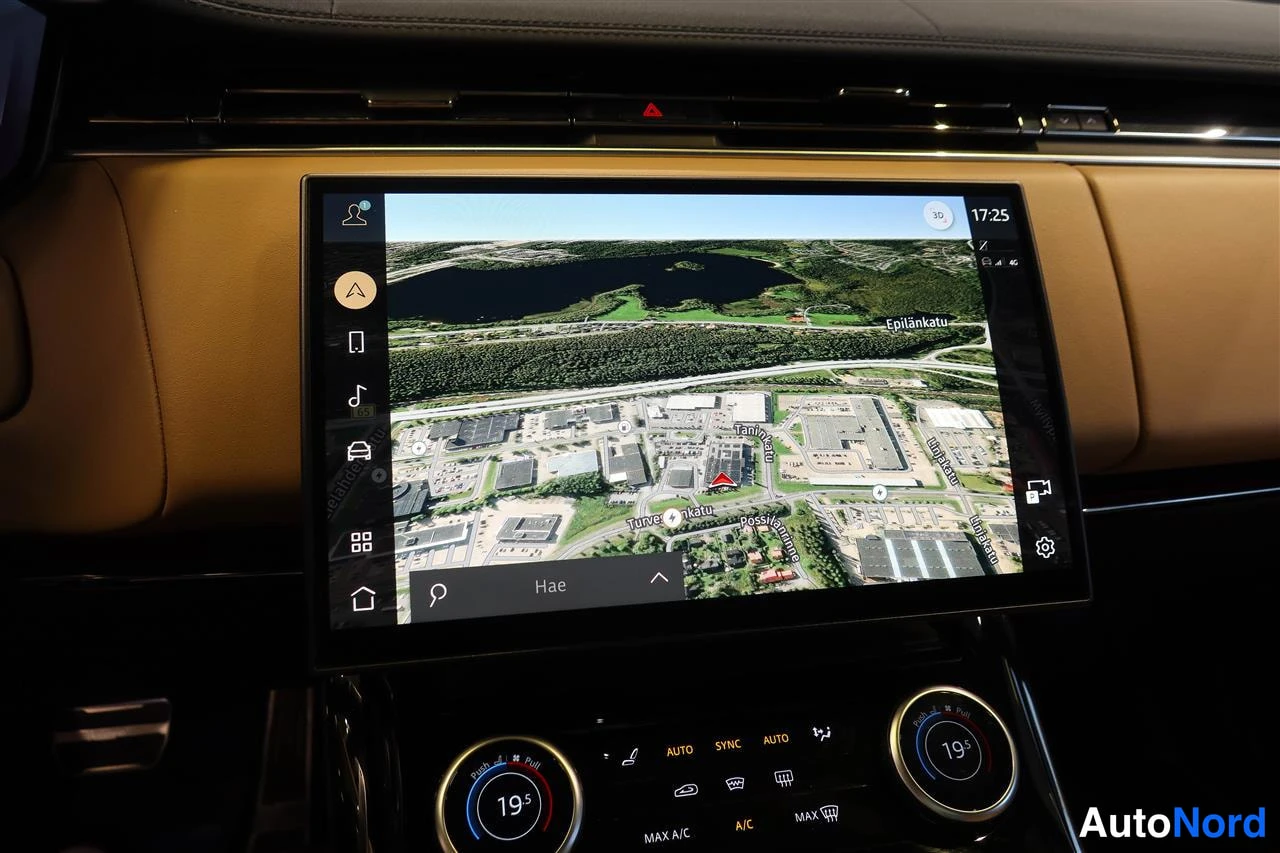 Yksityiskohta: Keskinäytön karttanäkymä infotainment-järjestelmässä, alapuolella kiinteistöohjaimet, kaksivyöhykeilmastointi 19,5 °C ja AUTO/SYNC/A/C-napit.