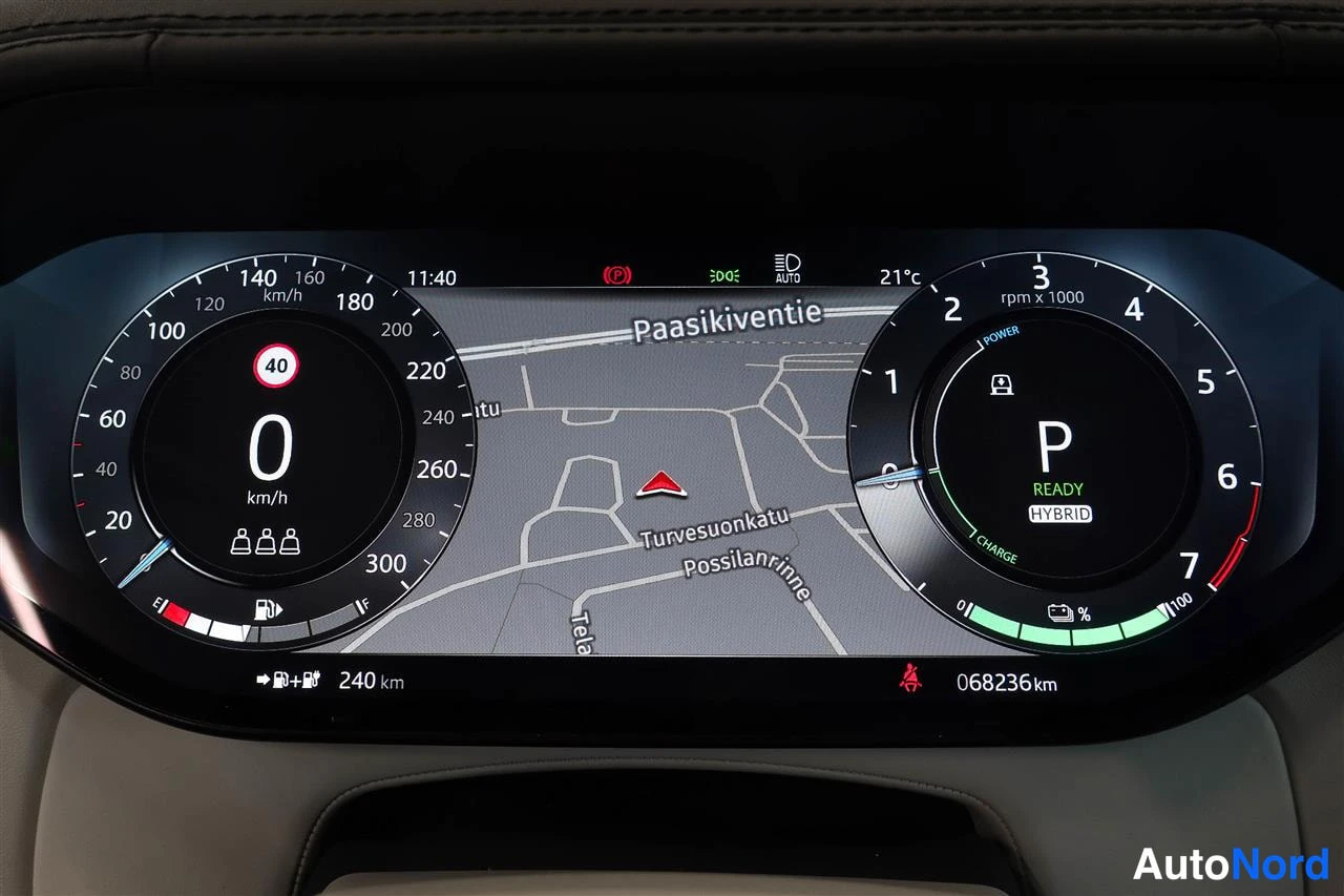 Muu: Kojelauta näyttää nollaa km/h, vaihteen P, Hybrid-merkinnän ja matkamittarin 68236 km.