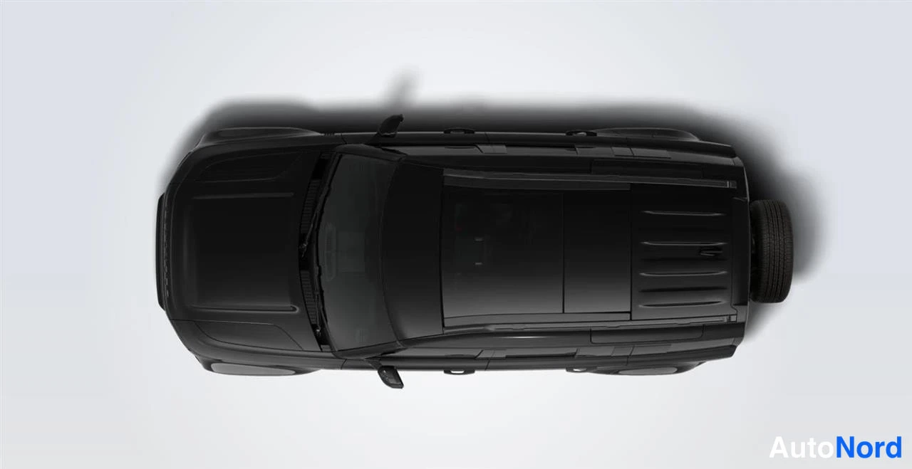 Sivulta: Land Rover Defender 110, musta, suora yläkuva ajoneuvon katosta, näkyvät kattoluukut ja kattokaiteet.