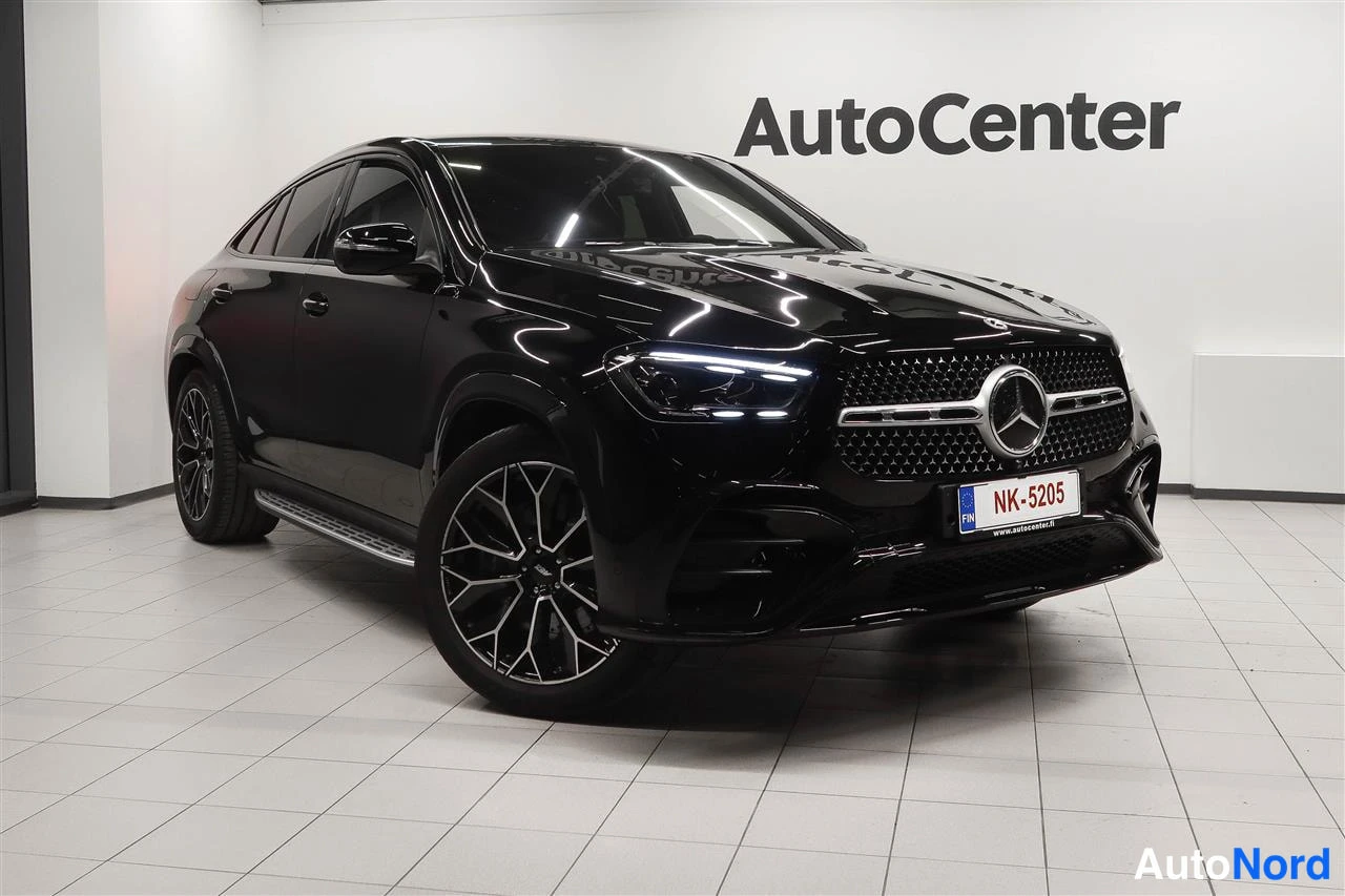 Musta Mercedes-Benz GLE 2024, etuviisto, keula oikealle, kuva 4