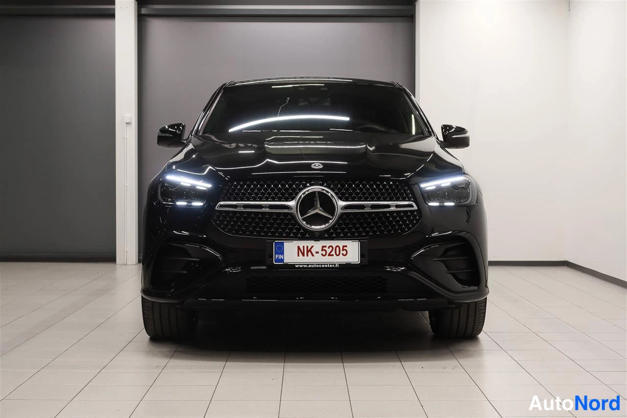 Musta Mercedes-Benz GLE 2024, edestä, kuva 7
