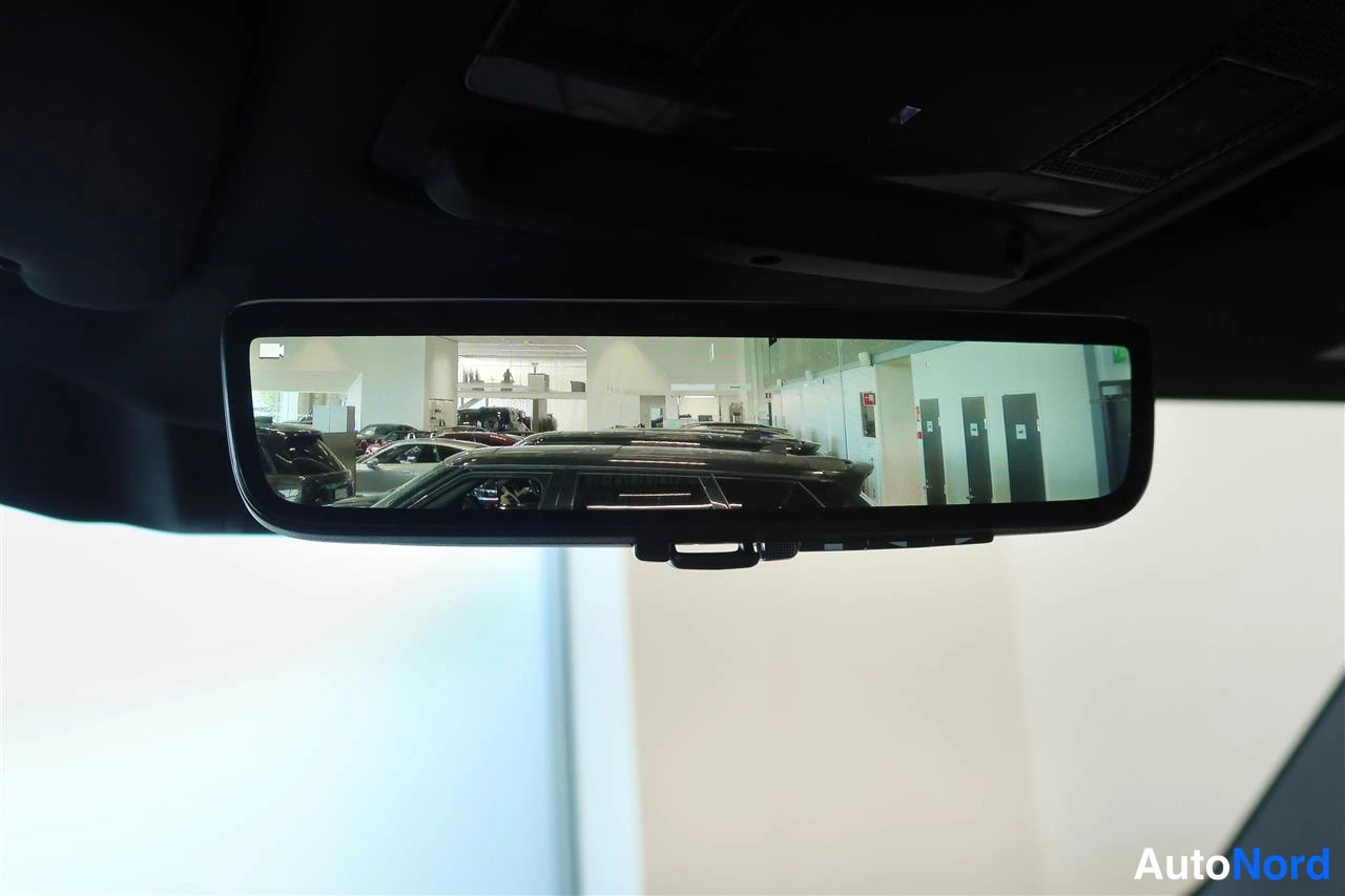 Muu: Sisätaksepiili, jonka video-kuva näyttää autotallin / liikkeen parkkitilanteen