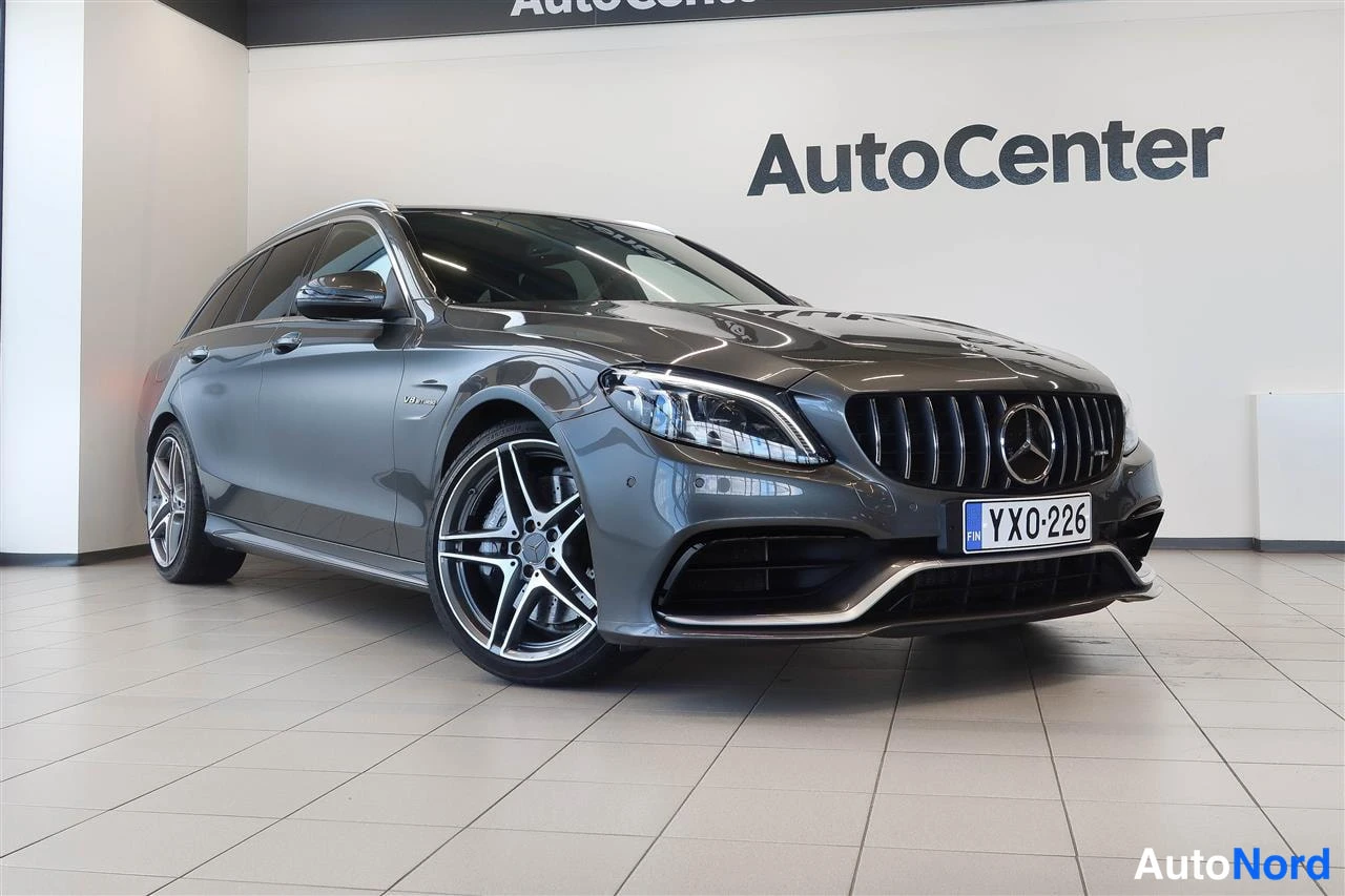 Harmaa Mercedes-Benz C 63 AMG 2020, etuviisto, keula oikealle, kuva 3