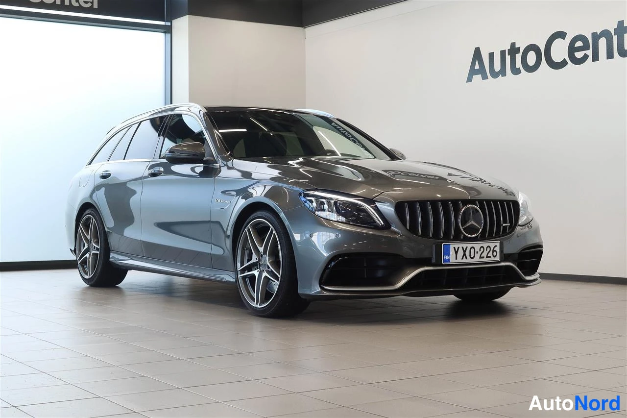 Harmaa Mercedes-Benz C 63 AMG 2020, etuviisto, keula oikealle, kuva 4